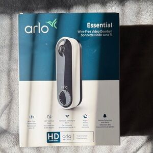 Arlo Essential Wire-Free Video Doorbell in White/Black